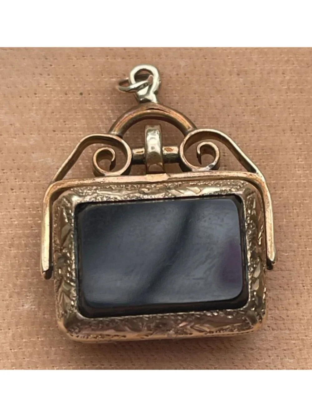 Antique Victorian Onyx & Carnelian Yellow Gold Tone Spinner Charm Locket With Or